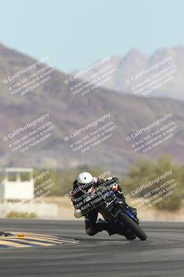 media/Oct-30-2025-Racers Edge (Thu) [[dabbdaf680]]/3-B Group/Session 2 (Turn 14)/